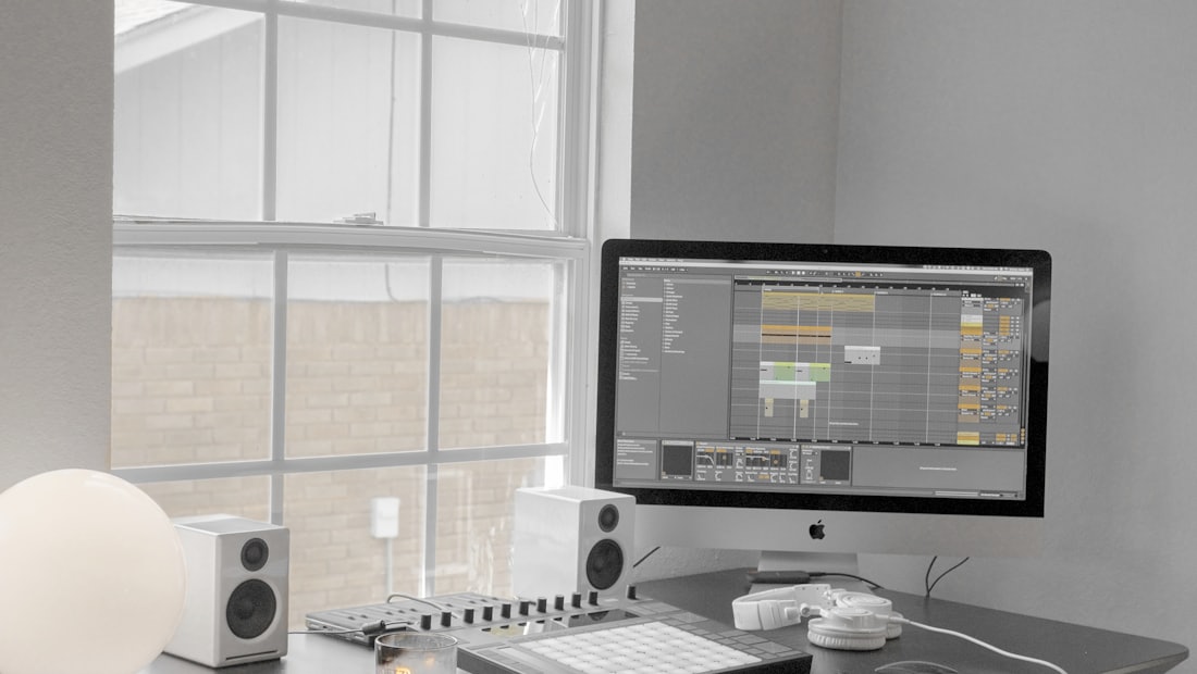 A perfectly clean, minimal desk with a single monitor